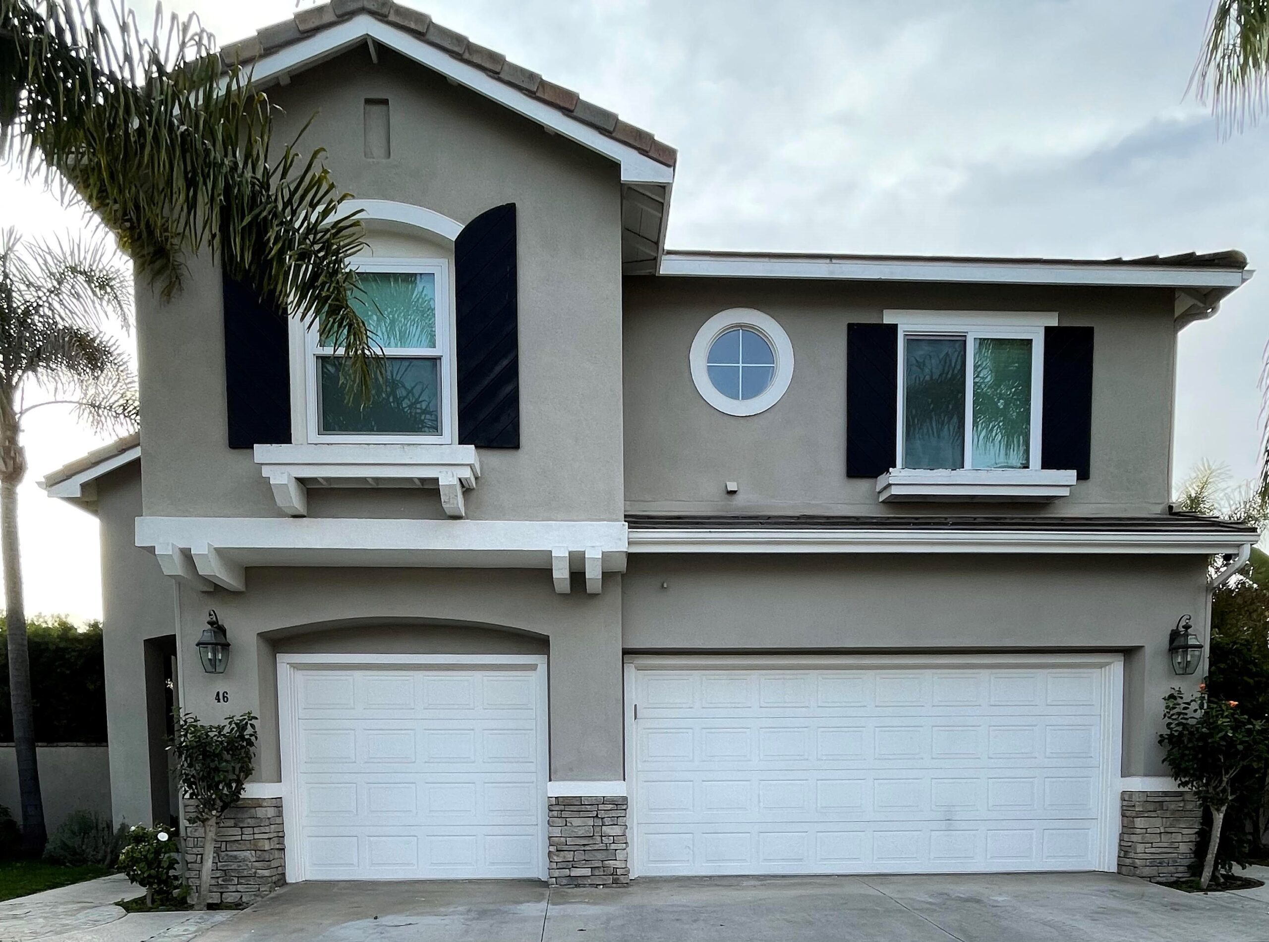 This is the before image of a new garage door project, it is a standard traditional white garage door in Aliso Viejo.