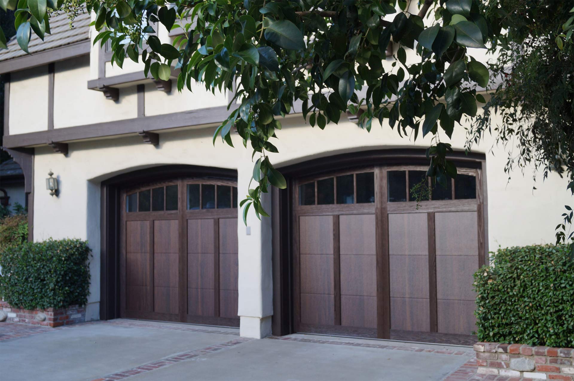 modern-barnhouse-farm-garage-door
