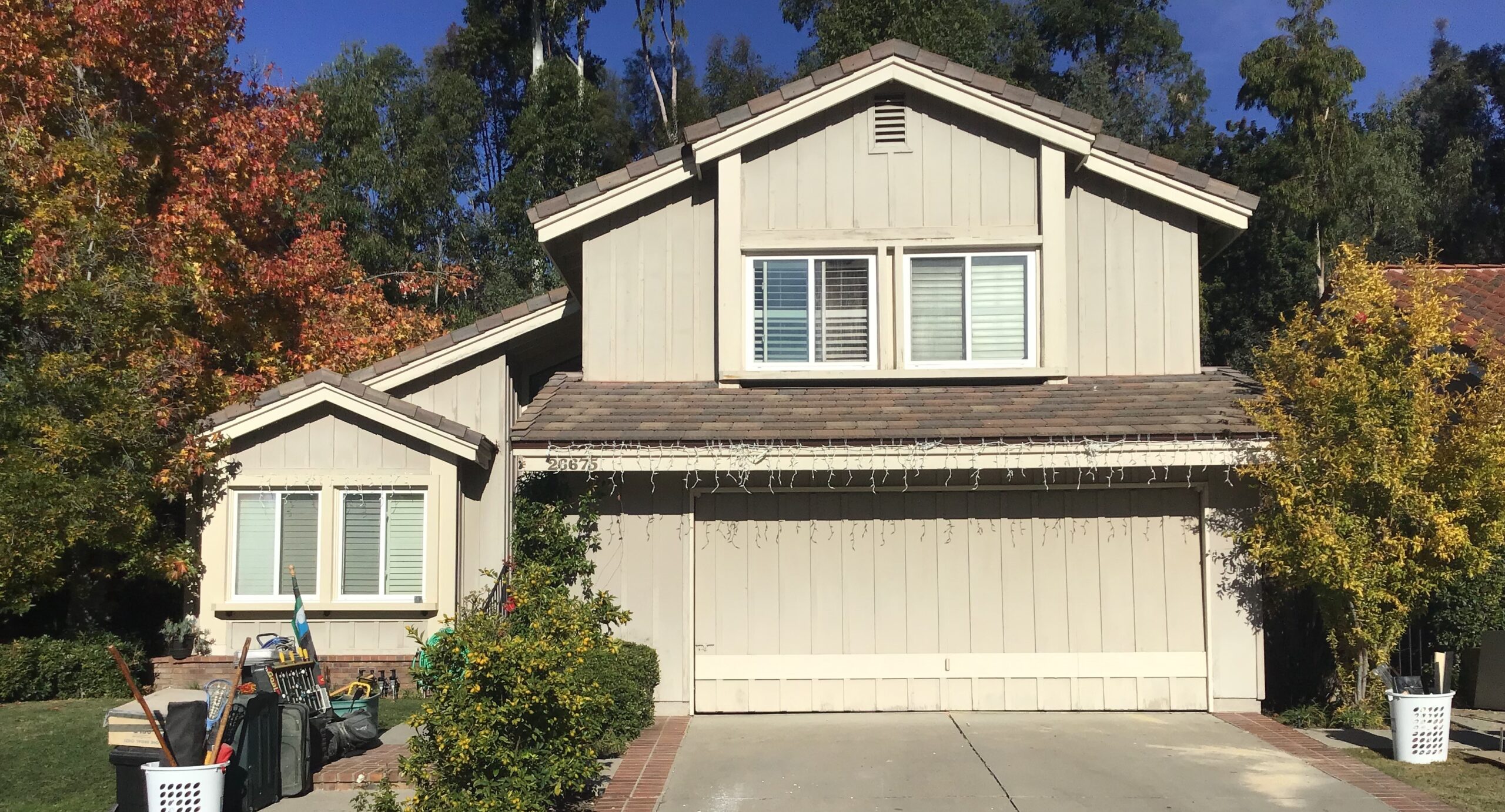 one piece garage door in Mission Viejo before renovation