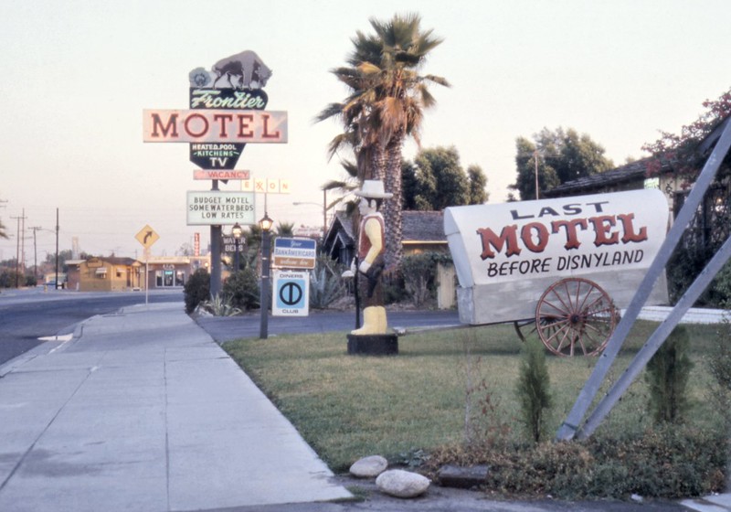 Frontier Motel, 933 S. Harbor Blvd, Anaheim, 1974.
Photo courtesy Orange County Archives.