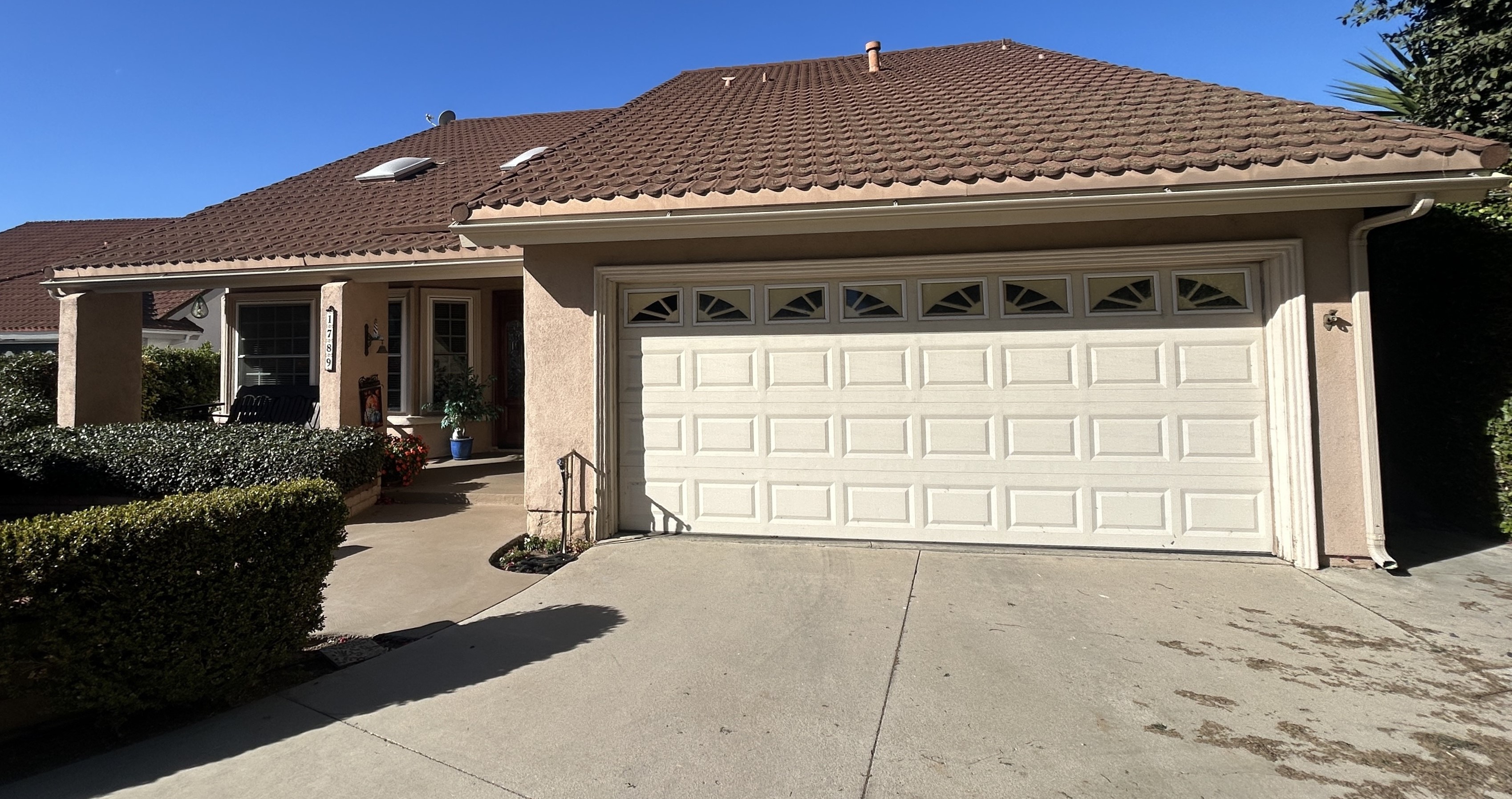 short panel faded garage door with window inserts