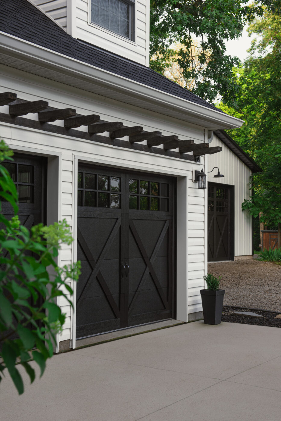 Installation - 34 Design - Black - First Black Steel Overlay